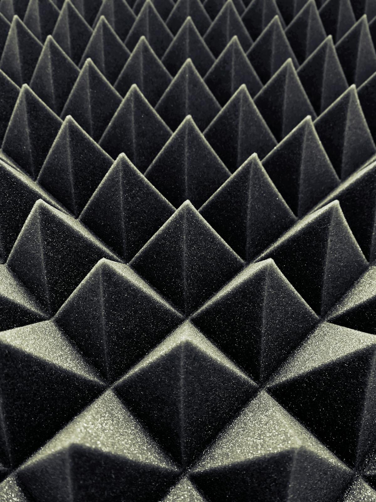 Skjermet kammer med absorbatorpaneler