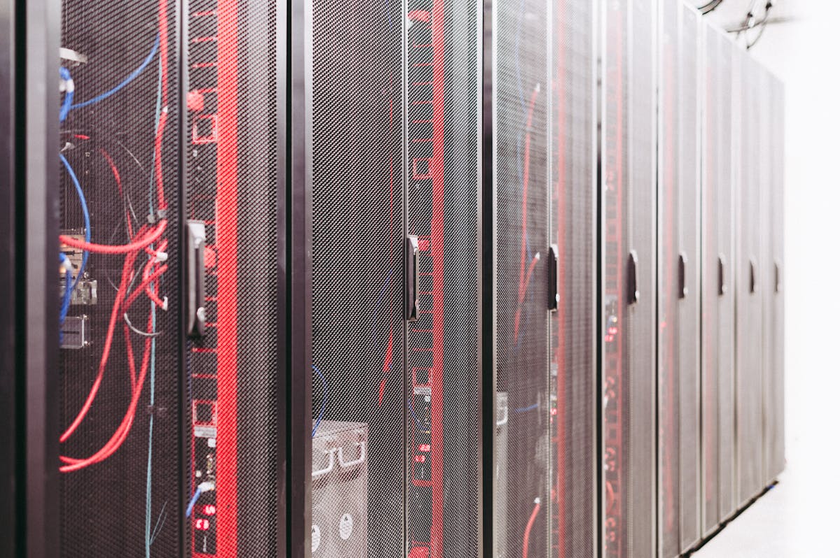 Serverracks i datasenter